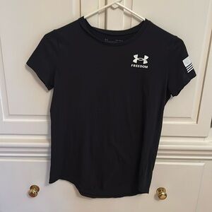Under Armour Loose Gray Freedom T- Shirt Boys Size YL